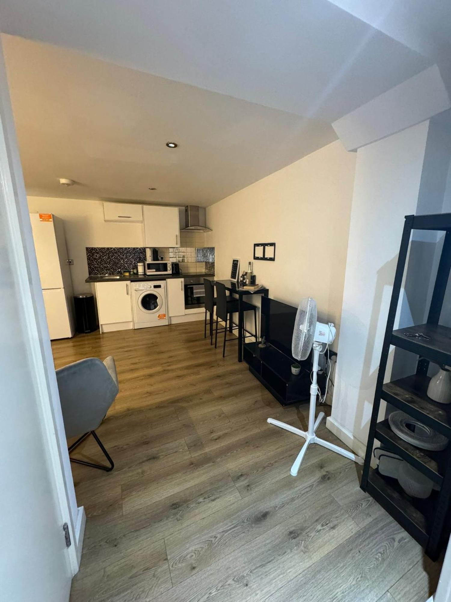 Cozy Two Bedroom Apartment Sleeps 6 Near Camden Market Hw10 London Kültér fotó
